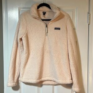 Light pink Patagonia sherpa 1/4 zip